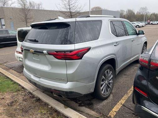 Silver Ice Metallic 2022 Chevrolet Traverse Premier