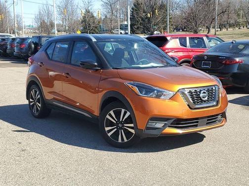 2020 Nissan Kicks SR
