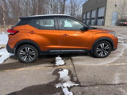 2020 Nissan Kicks SR