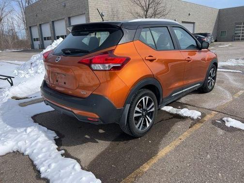 2020 Nissan Kicks SR