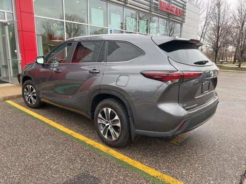 2024 Toyota Highlander Hybrid XLE