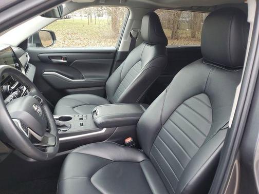 2024 Toyota Highlander Hybrid XLE