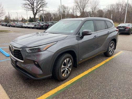 2024 Toyota Highlander Hybrid XLE