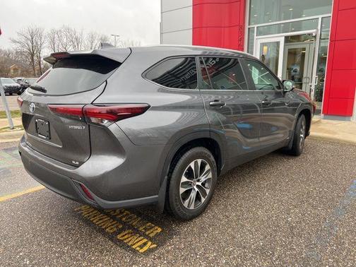 2024 Toyota Highlander Hybrid XLE