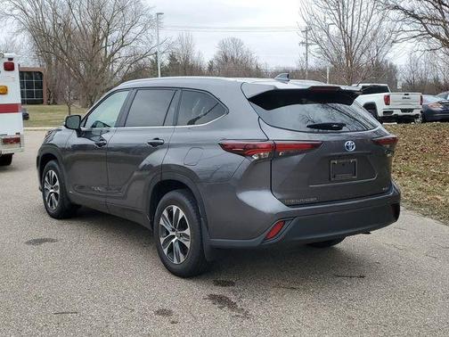 2024 Toyota Highlander Hybrid XLE