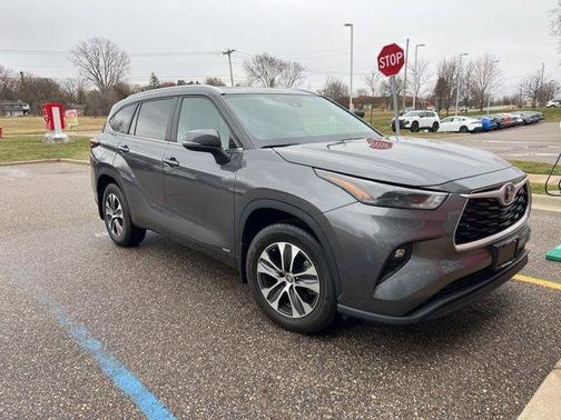 2024 Toyota Highlander Hybrid XLE