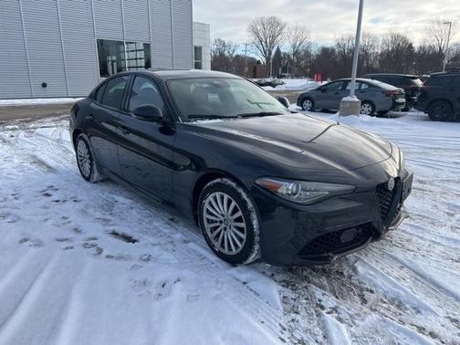 2022 Alfa Romeo Giulia Base