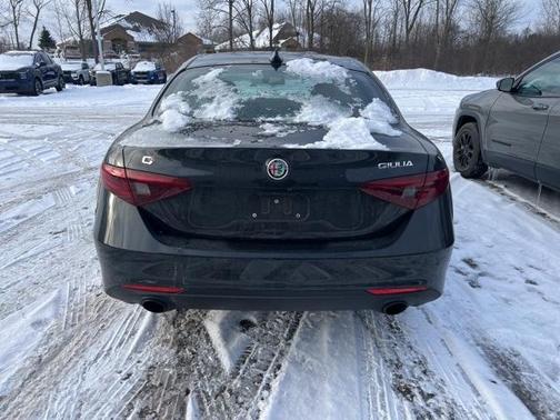 2022 Alfa Romeo Giulia Base