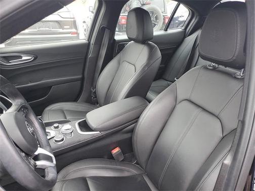 2022 Alfa Romeo Giulia Base