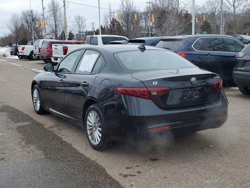 2022 Alfa Romeo Giulia Base