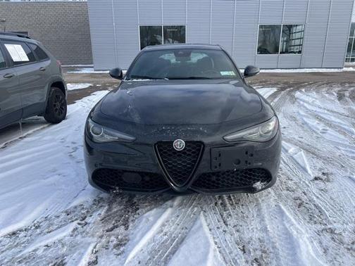 2022 Alfa Romeo Giulia Base