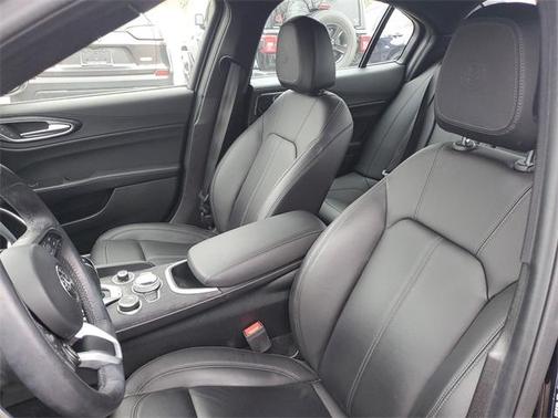 2022 Alfa Romeo Giulia Base