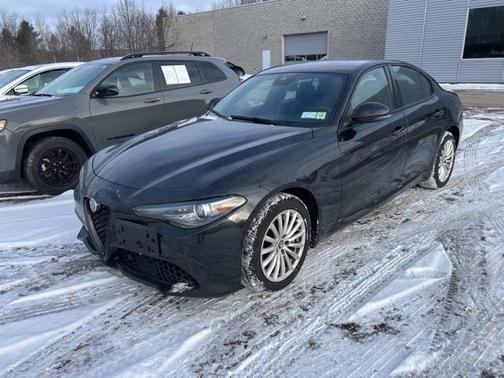 2022 Alfa Romeo Giulia Base