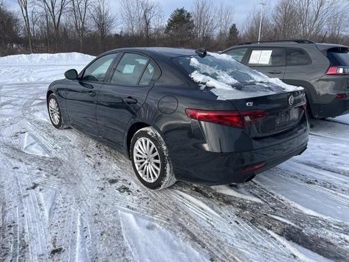 2022 Alfa Romeo Giulia Base