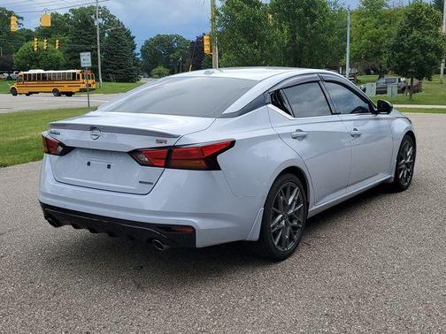 Gray Sky Pearl 2024 Nissan Altima 2.0 SR