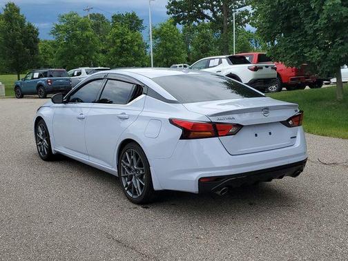 Gray Sky Pearl 2024 Nissan Altima 2.0 SR