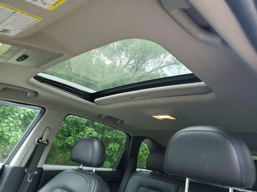 Silver Ice Metallic 2013 Chevrolet Captiva Sport LT