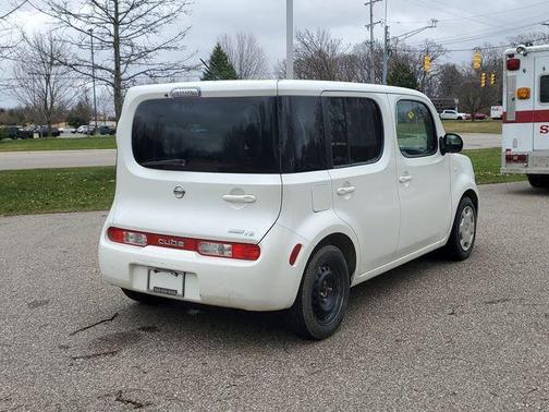 Pearl White 2013 Nissan Cube 1.8 S