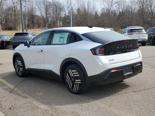 Everest White P 2026 Nissan Leaf SV+