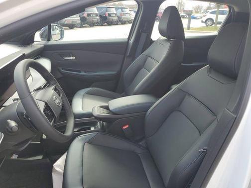 Everest White P 2026 Nissan Leaf SV+