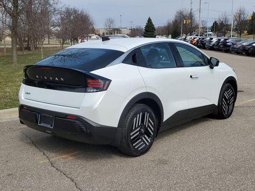 Everest White P 2026 Nissan Leaf SV+