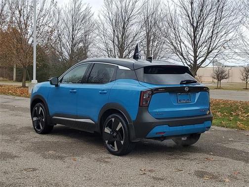 2025 Nissan Kicks SR