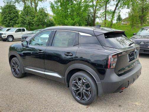 Super Black 2025 Nissan Kicks SR