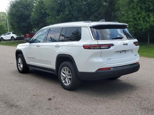 Bright White Clearcoat 2023 Jeep Grand Cherokee L Laredo