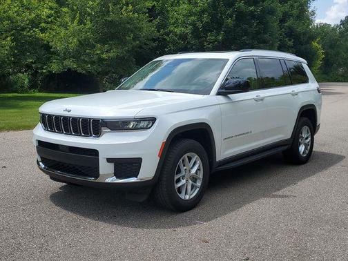 Bright White Clearcoat 2023 Jeep Grand Cherokee L Laredo