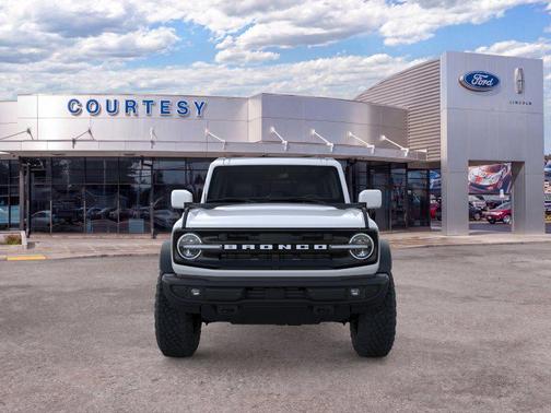 Oxford White 2026 Ford Bronco Outer Banks