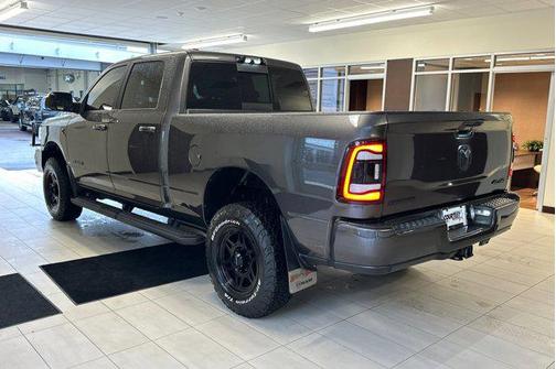 2022 RAM 3500 Big Horn Crew Cab 4x4 6'4' Box