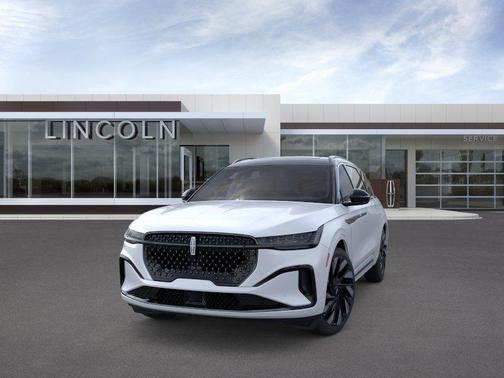 White Platinum Metallic Tri-Coat 2026 Lincoln Nautilus Black Label
