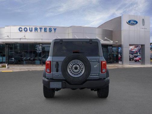 2025 Ford Bronco Base 4 Door 4x4