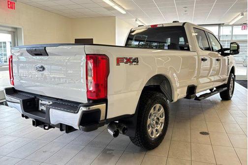 Oxford White 2024 Ford F-250 XLT