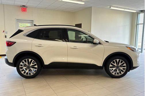 2022 Ford Escape Titanium