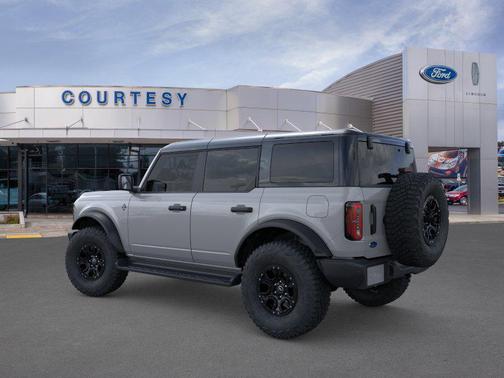 Avalanche Gray 2026 Ford Bronco Outer Banks