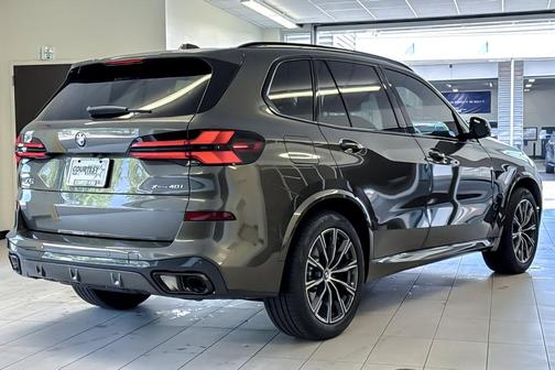 Manhattan Green Metallic 2026 BMW X5 xDrive40i