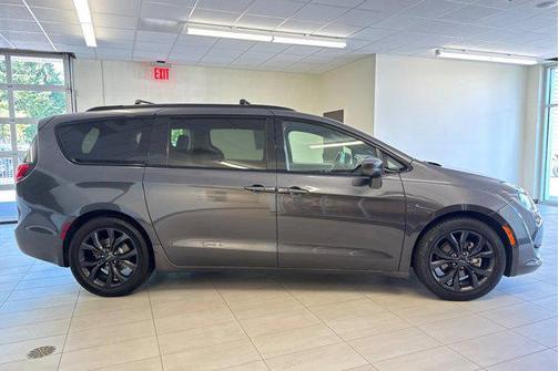 2018 Chrysler Pacifica Touring-L