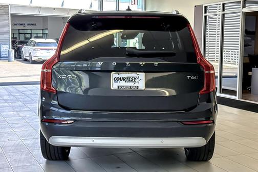 Savile Grey Metallic 2022 Volvo XC90 T6 Momentum