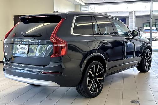 Savile Grey Metallic 2022 Volvo XC90 T6 Momentum