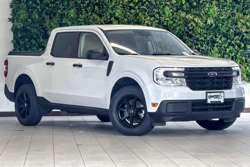 Oxford White 2022 Ford Maverick XL