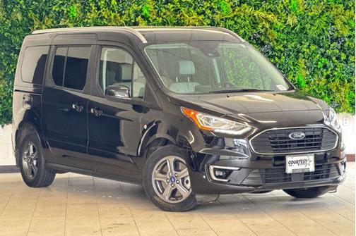 2022 Ford Transit Connect Titanium w/Rear Liftgate
