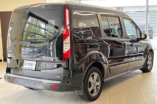 2022 Ford Transit Connect Titanium w/Rear Liftgate