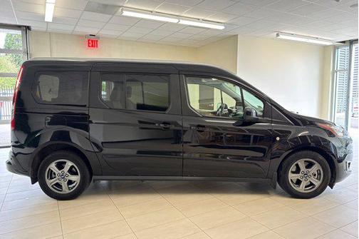 2022 Ford Transit Connect Titanium w/Rear Liftgate