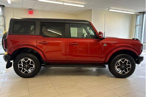 Hot Pepper Red Metallic Tinted Clearcoat 2022 Ford Bronco Outer Banks
