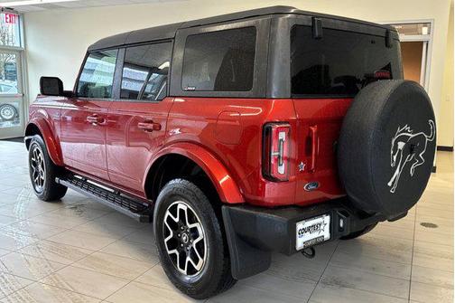 Hot Pepper Red Metallic Tinted Clearcoat 2022 Ford Bronco Outer Banks