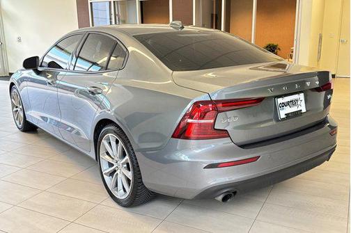 2020 Volvo S60 T5 Momentum
