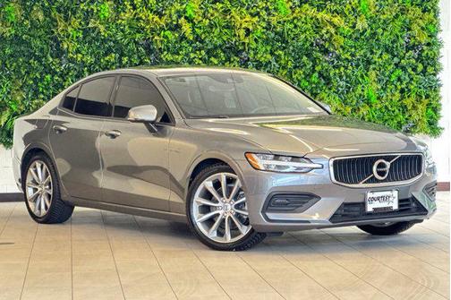 2020 Volvo S60 T5 Momentum