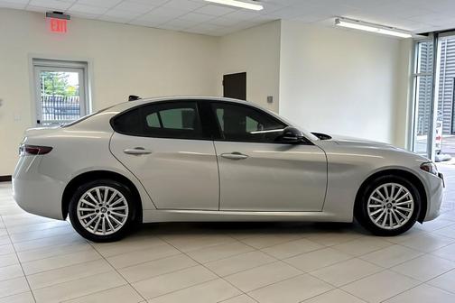 Moonlight Gray Metallic 2024 Alfa Romeo Giulia AWD