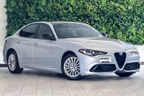 Moonlight Gray Metallic 2024 Alfa Romeo Giulia AWD